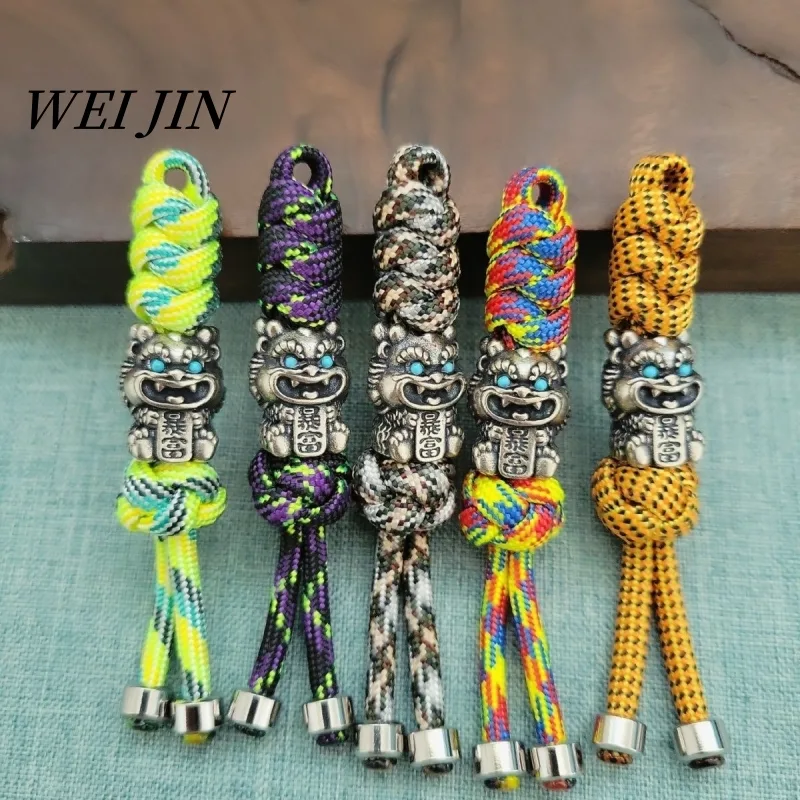 Mens Fashion Blog - Mode sleutelhangers, handgemaakte metalen autosleutelhanger, gegraveerde